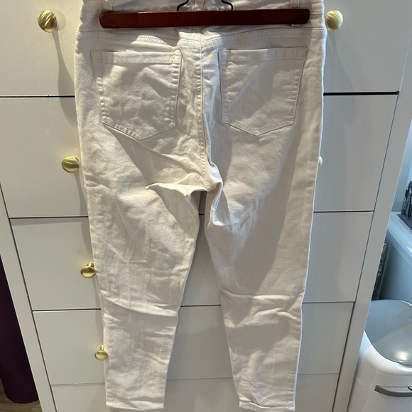 Jones New York, white skinny ladies jeans, size 4 - Picture 2 of 5